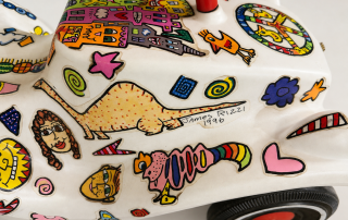 Gelber Dinosaurier mit James-Rizzi-Signatur