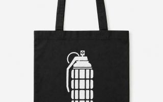 Schwarze Baumwolltasche mit weißem Print